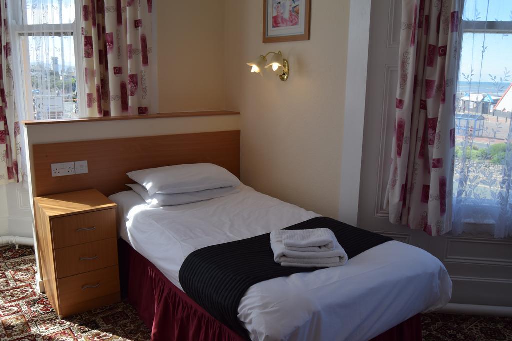 Westminster Hotel Rhyl Exterior foto
